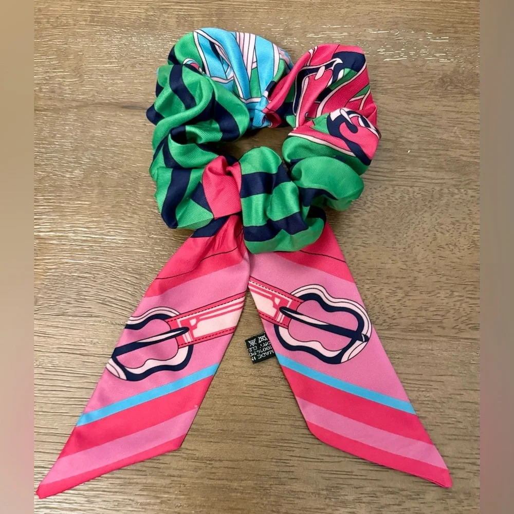 N/A hair scrunchie